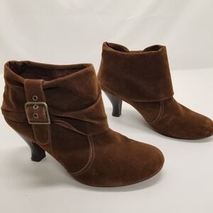 Mudd Jason Womans Size 8M Brown Faux Leather Suede Ankle Bootie Slip On